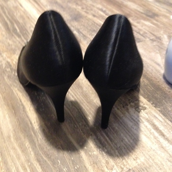 ❤️ 3 for $10! Nine West satin jeweled heels - Picture 3 of 7